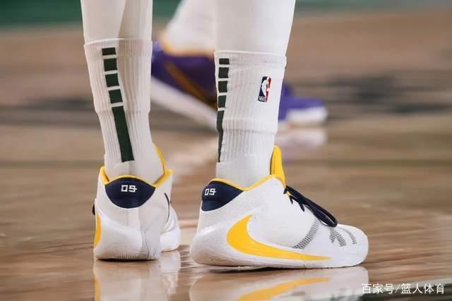 季后赛-米切尔30分阿伦16+18 骑士力克魔术1-0