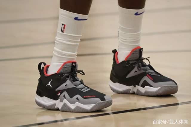 邹雨宸34+12北控胜江苏 王岚嵚21分同曦负深圳